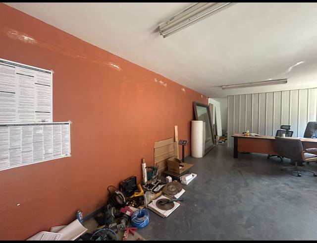 400M² WAREHOUSE TO LET IN LONGDALE